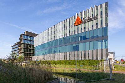 Avery Dennison Stock: Is AVY Outperforming the Consumer Discretionary Sector?